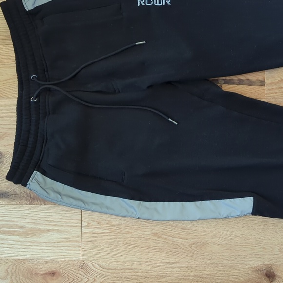 Rocawear. Men's Drawstring Joggers. Size Large. - Picture 6 of 7